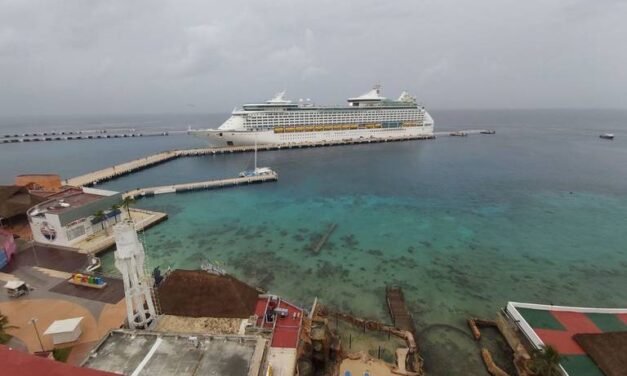 En Cozumel naufraga embarcación hay dos personas desaparecidas
