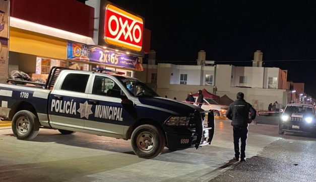 En Arteaga un hombre fallece al exterior de Oxxo
