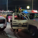 En Saltillo conductor ebrio choca e intenta pagar con joyas al afectado en colonia República
