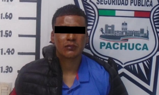 En Pachuca sujeto rompe ventana para invadir casa y amaga a familia con una pistola
