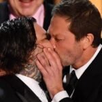 Matty Matheson y Ebon Moss-Bachrach protagonizan apasionado beso durante los Emmy