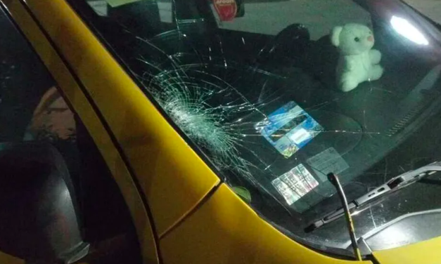 Joven de 17 años es arrollado por taxi en Torreón; está hospitalizado