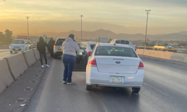 Accidente múltiple en el puente Tlahualilo de Gómez Palacio genera congestión vial