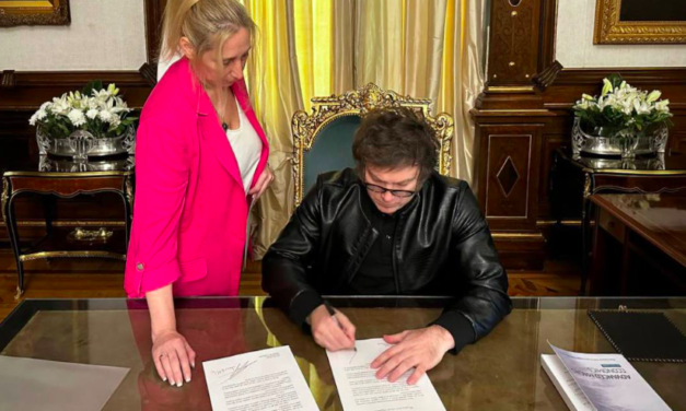 Javier Milei invita formalmente al Papa Francisco a visitar Argentina