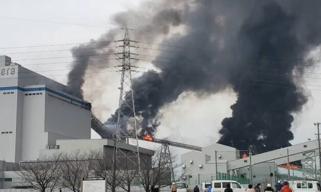 Incendio tras explosión en central térmica de Taketoyo: aparatoso siniestro sin víctimas reportadas