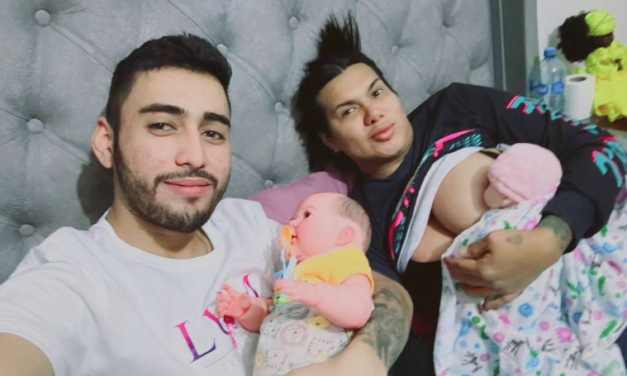 Kimberly ‘la más preciosa’ preocupa a sus seguidores por publicar una foto «amamantando» a un muñeco