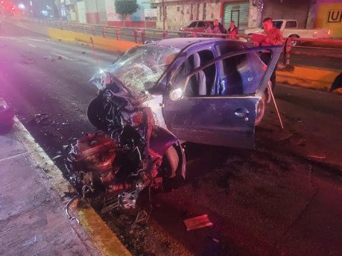En Hidalgo choque en puente a desnivel deja dos muertos y tres heridos