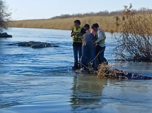 En el Río Bravo rescatan a niña brasileña y a siete migrantes más
