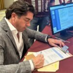 Luis Fernando Salazar se registra como candidato al Senado por Coahuila con Morena