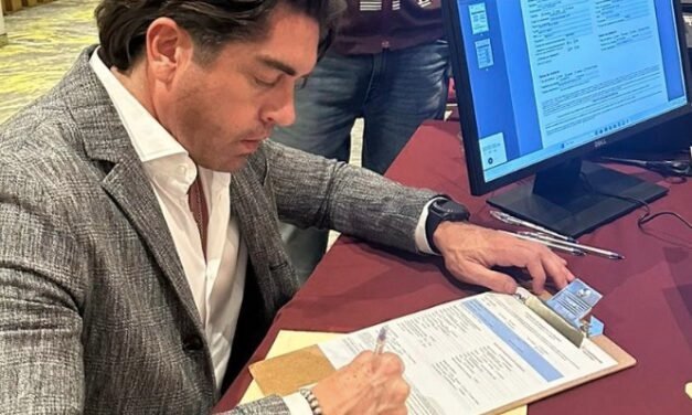 Luis Fernando Salazar se registra como candidato al Senado por Coahuila con Morena
