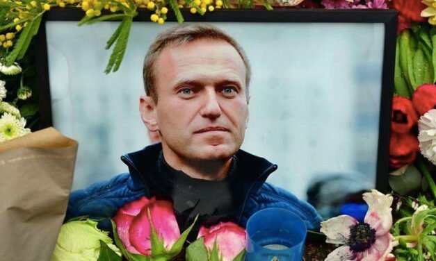 Las acusaciones se elevan, ¿Putin ordenó el asesinato de Navalny?