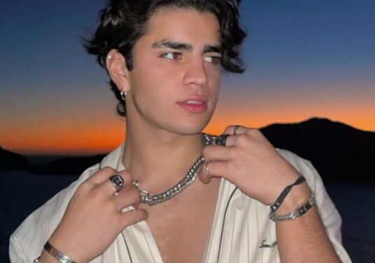 Aaron Mercury compite contra Timothée Chalamet en «El rostro más bello de 2024»