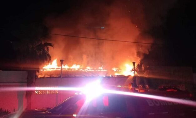 En Acapulco incendian restaurante