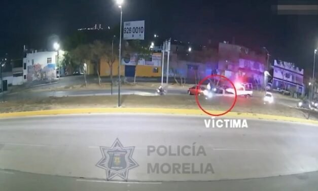 En Morelia revelan video que vincula a policía estatal en homicidio de joven