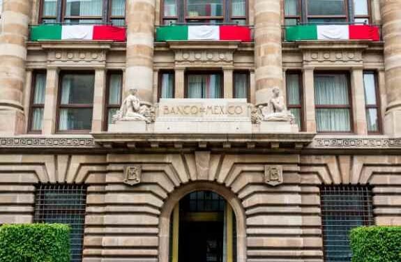Banxico recorta tasa de interés a pesar de inflación persistente