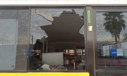 Ataque vandalista en Torreón: comercio amanece con cristal roto