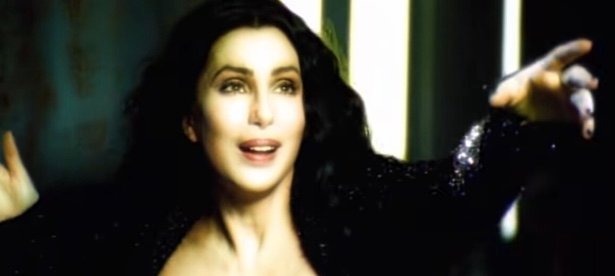 Cher: ¿Lo logró o no? ¡Claro que sí! Su éxito «Believe» marca un hito en la historia de la música