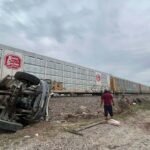 Tráiler impactado por el ferrocarril desata actos de rapiña en Gómez Palacio