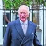 El rey ficticio: la desinformación sacude a la Familia Real Británica