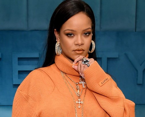 Critican a Rihanna por su actuación en un concierto privado en la India, dinero, evento