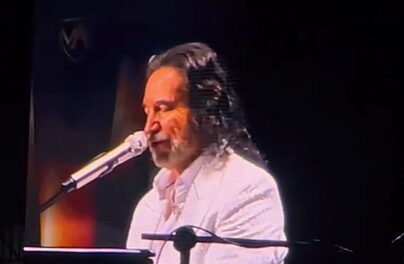 Marco Antonio Solís dedica emotivo homenaje a ‘la Gilbertona’ en concierto