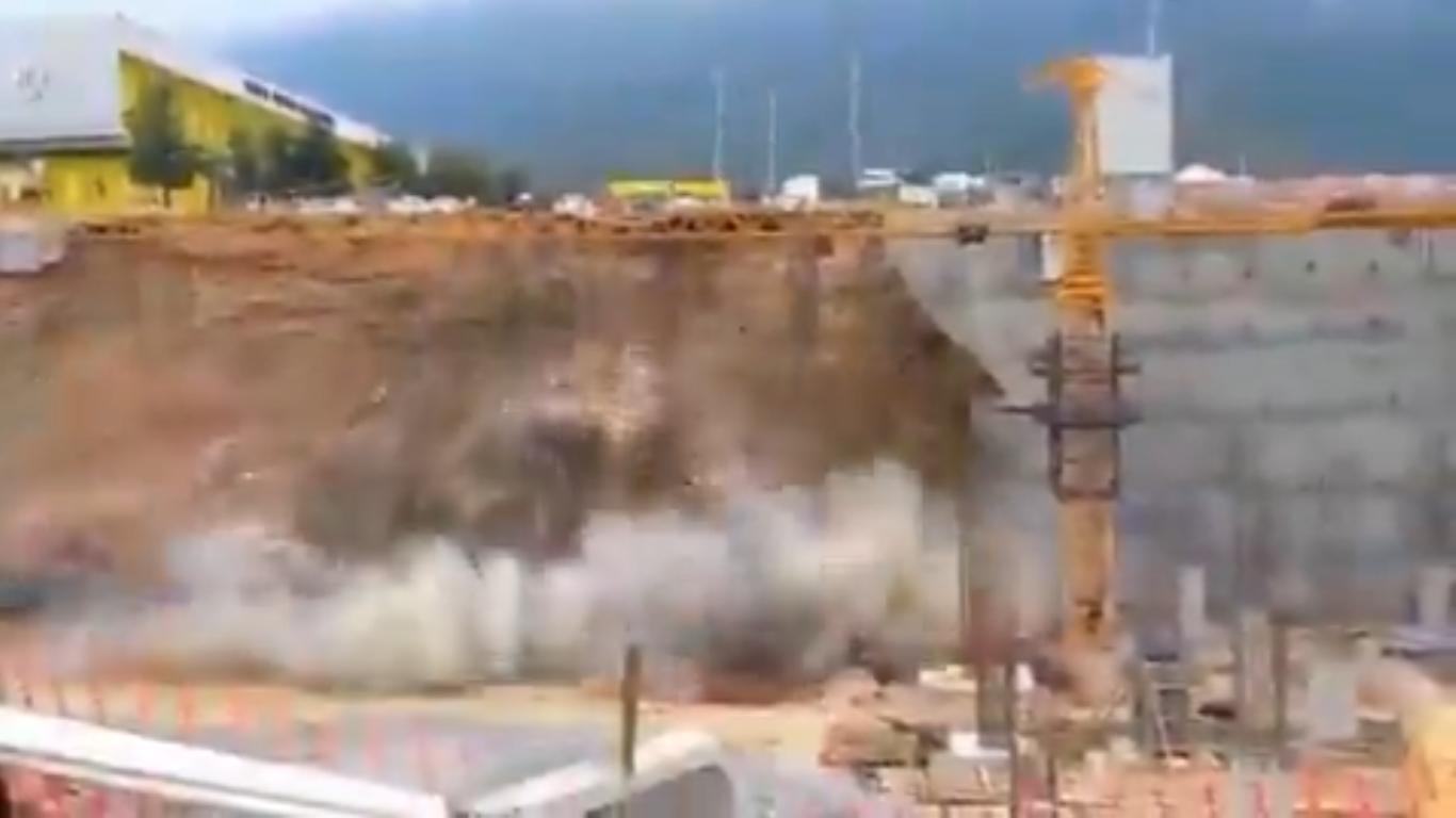 2024-04-26 (4) Derrumbe en las obras del Hospital Christus Muguerza-UDEM de Nuevo León