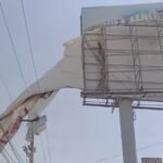 Fuertes ráfagas de viento en Torreón provocan daños en lonas y cables