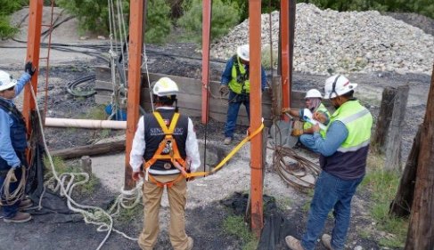 Entregan resultados de identificación a familias de mineros atrapados en Sabinas, Coahuila