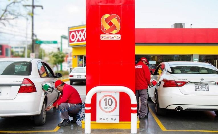 ¿Abuso en los precios de la gasolina? López Obrador señala a Oxxo