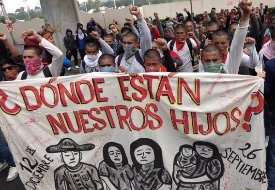 Jueza federal otorga libertad condicional a ocho militares acusados en el caso Ayotzinapa