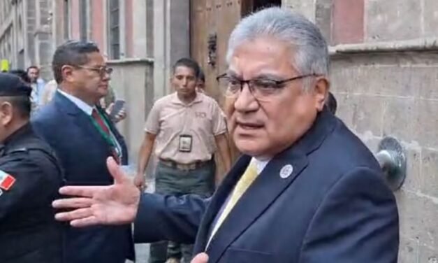 AMLO anuncia aumento salarial del 10% para maestros en el Día del Maestro: primer paro indefinido de labores en los estados CNTE