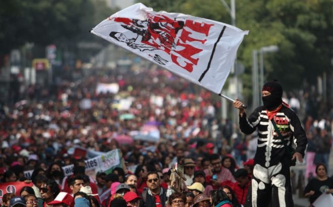 CNTE rechaza aumento salarial del 10% ofrecido por AMLO y mantiene su protesta en el Zócalo