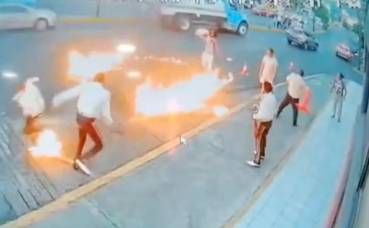 Violenta pelea entre mariachis y tragafuegos causa alarma en Morelia