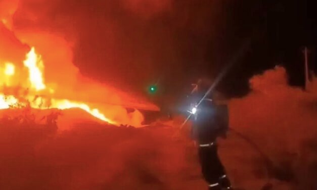 Choque entre tráiler y tren en Coahuila provoca evacuación de poblado