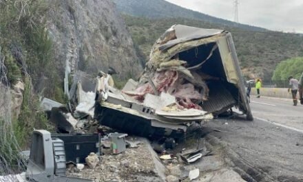 Volcadura en carretera 57 deja caos vial y heridos en tramo de Los Chorros