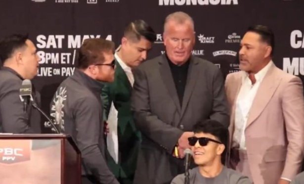 ‘Canelo’ Álvarez protagoniza enfrentamiento con Óscar de la Hoya
