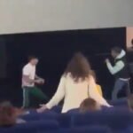 Boxeador golpea a hombre tras intimidar a una mujer y niña en el cine