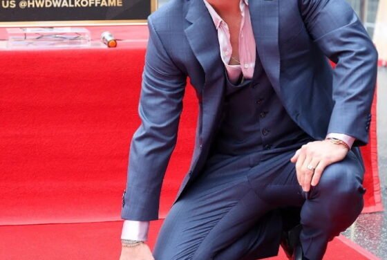Chris Hemsworth recibe estrella en el Paseo de la Fama de Hollywood