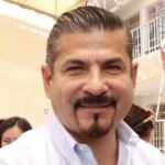 Shamir Fernández emite su voto en la casilla 1234 del IMES