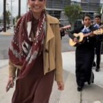 Natalia Jiménez lleva mariachi a restaurante de EU que la discriminó por hablar español