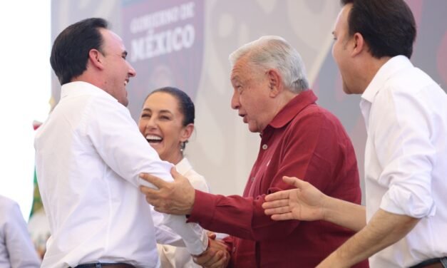 Gobernadores priistas son abucheados; AMLO sale en su defensa