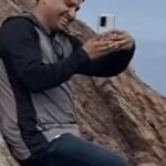 Captan a Julión Álvarez escalando el cerro Tetakawi en Sonora