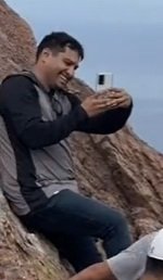 Captan a Julión Álvarez escalando el cerro Tetakawi en Sonora