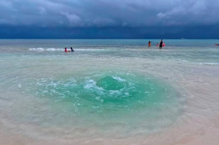 Fenómeno natural sorprende en Playa del Carmen: surgen 12 ojos de agua