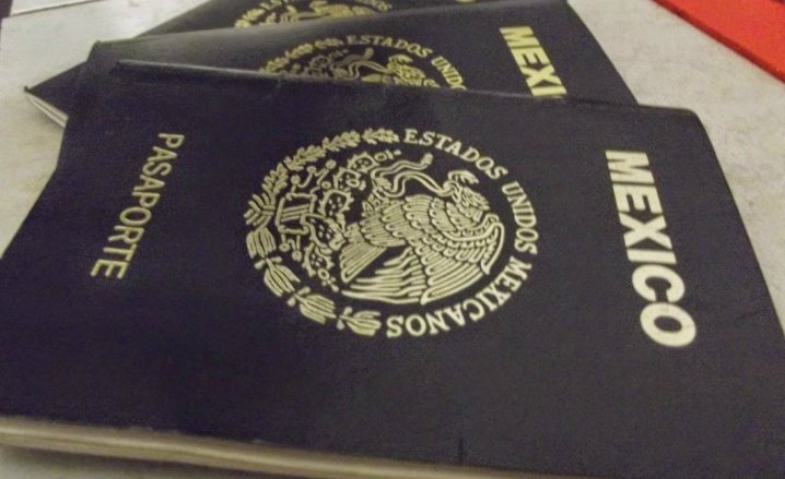Detienen a dos individuos en Tlaxcala por robo de libretas para pasaporte y posesión de drogas