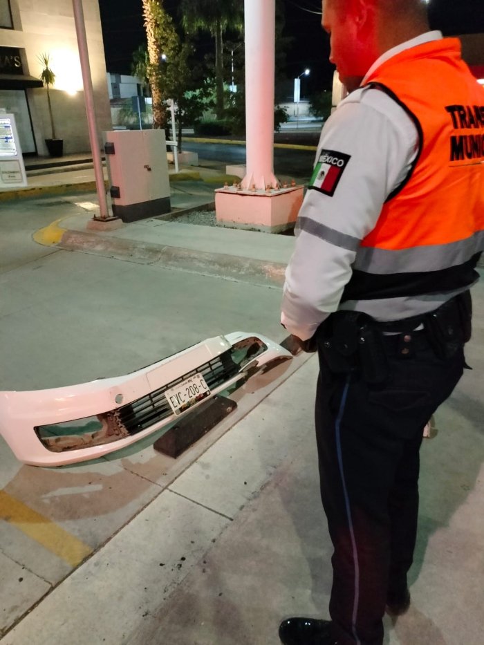 Ebrio choca contra pastelería de Plaza 505 en Torreón, pastelería, choque, Victorias