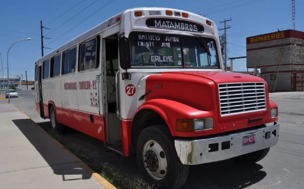 Pelea entre estudiante y chofer de camión en Matamoros, camión, transporte