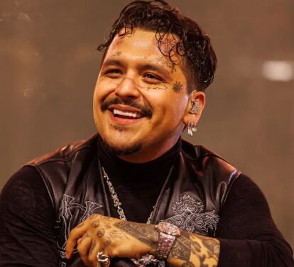 Universal Music demanda a Christian Nodal por adjudicar ilegalmente los derechos de los álbumes