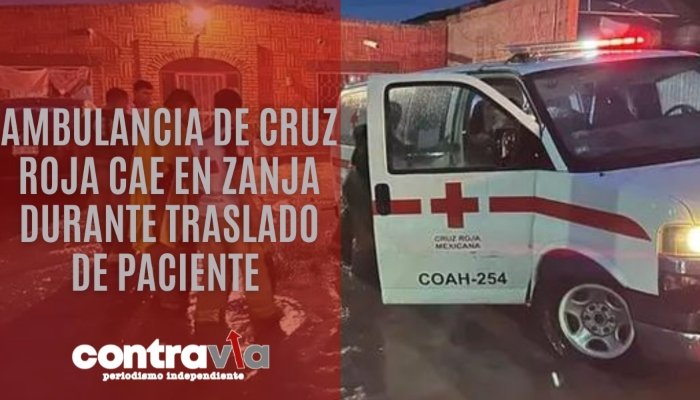 Ambulancia de Cruz Roja cae en zanja, Torreón, San Pedro, 2024