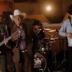 Los Dos Carnales se despiden de su abuelo Don Chencho